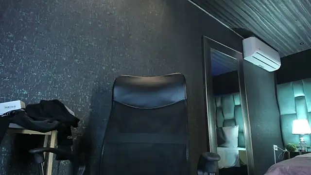 Larabrooks online show from 06-24-26, 07:02