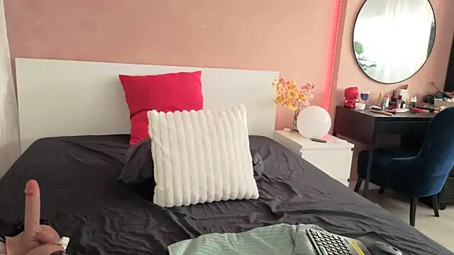 Snapshot of NaughtyMe chatting on 01-07-26, 06:05 NaughtyMe online show from 01-07-26, 06:05