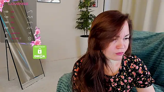 VanessaSmuth online show from 10-13-25, 03:17