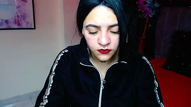 Violettasquirt online show from 11-12-25, 01:55