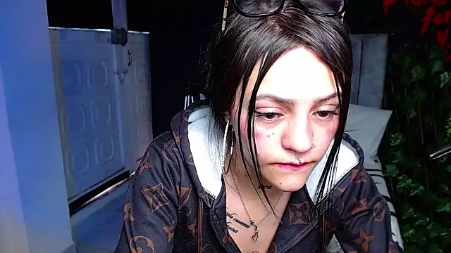 Violettasquirt online show from 04-29-26, 05:30