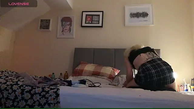 lolaisagoodtime online show from 02-15-25, 06:33