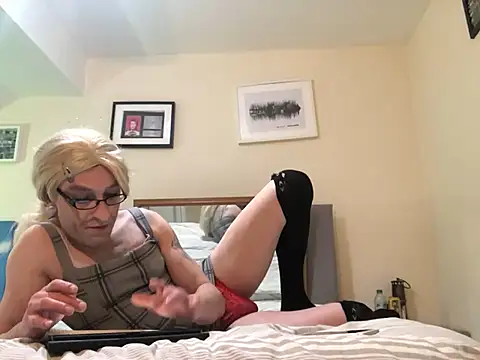 lolaisagoodtime online show from 02-23-25, 01:24