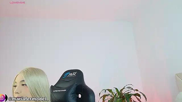 Snapshot of Mariafer05 chatting on 03-20-26, 04:01 Mariafer05 online show from 03-20-26, 04:01