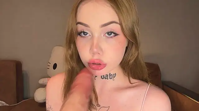 Snapshot of hanna_cry_baby chatting on 10-23-25, 03:33 hanna cry baby online show from 10-23-25, 03:33