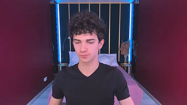 Snapshot of LarryProject chatting on 11-09-25, 09:02 LarryProject online show from 11-09-25, 09:02