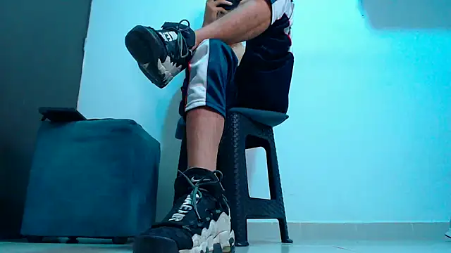 Snapshot of mastersmits chatting on 04-13-26, 03:01 mastersmits online show from 04-13-26, 03:01