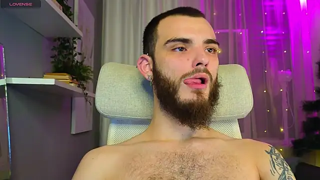 Snapshot of xteddy_bear chatting on 12-24-24, 02:44 xteddy bear online show from 12-24-24, 02:44