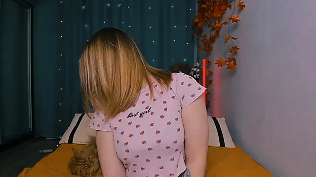 InsatiableFoxX online show from 09-30-25, 05:51