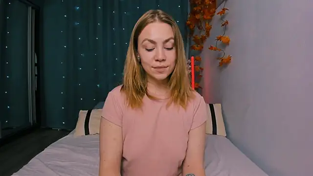 InsatiableFoxX online show from 10-23-25, 07:01