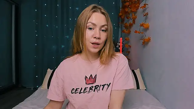 InsatiableFoxX online show from 10-29-25, 08:54