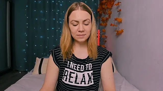 InsatiableFoxX online show from 11-02-25, 07:05