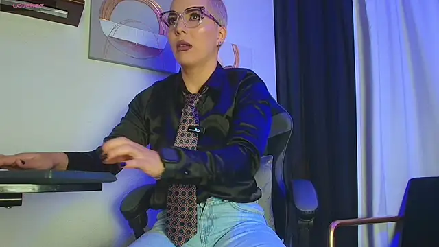 Camila Chainn online show from 10-13-25, 10:37