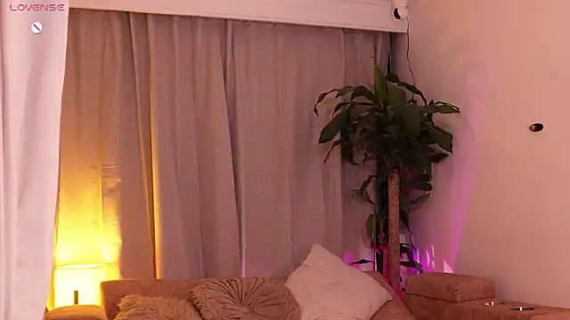 Snapshot of sammy_laszlow chatting on 09-27-25, 01:43 sammy laszlow online show from 09-27-25, 01:43