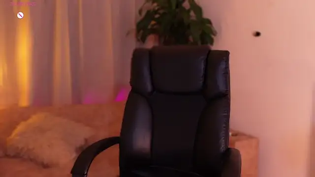 Snapshot of sammy_laszlow chatting on 10-10-25, 03:49 sammy laszlow online show from 10-10-25, 03:49