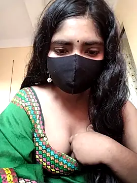 Snapshot of Lina-Rose chatting on 09-30-25, 01:32 Lina-Rose online show from 09-30-25, 01:32