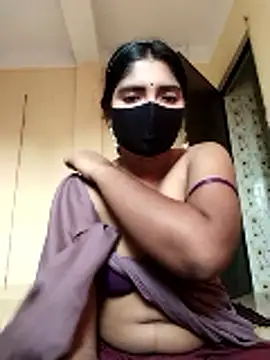 Snapshot of Lina-Rose chatting on 10-18-25, 01:41 Lina-Rose online show from 10-18-25, 01:41