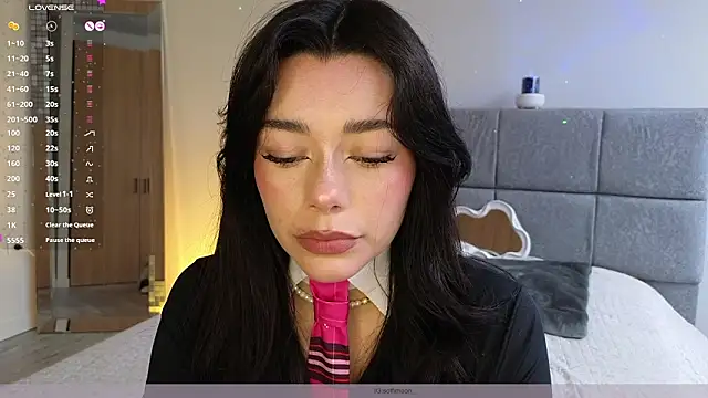 Soffimoon  online show from 03-17-26, 08:34