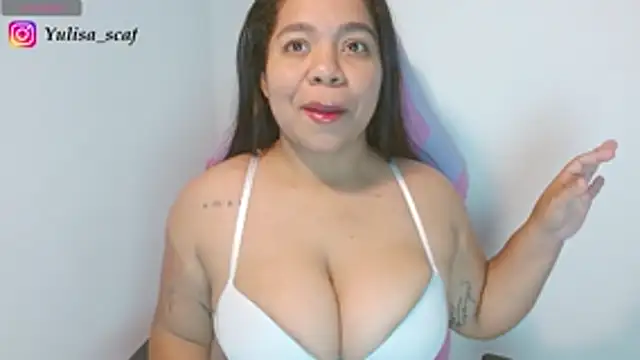 Snapshot of yulissa18 chatting on 06-15-26, 08:22 yulissa18 online show from 06-15-26, 08:22