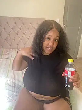 Snapshot of Missmoox24 chatting on 10-16-25, 12:39 Missmoox24 online show from 10-16-25, 12:39