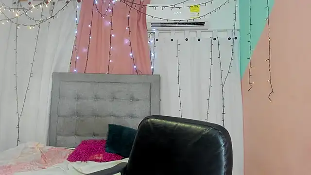 valentina 0  online show from 12-19-24, 09:51