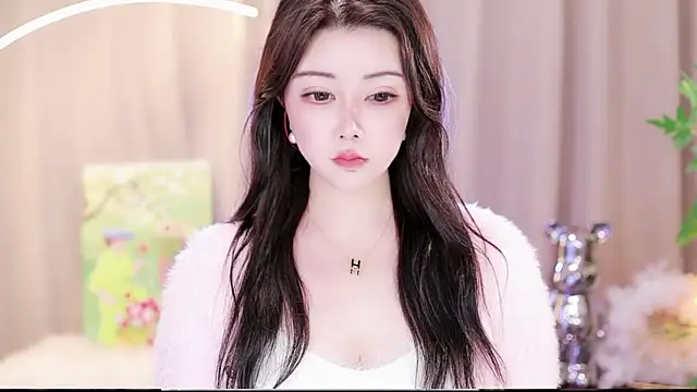 Qiaoqiao  online show from 01-13-25, 03:36