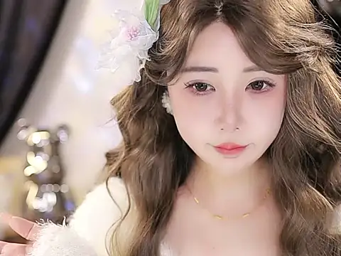 Qiaoqiao  online show from 09-17-25, 05:03