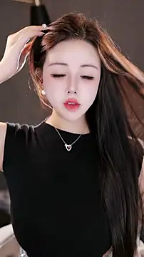 Qiaoqiao  online show from 10-25-25, 09:39