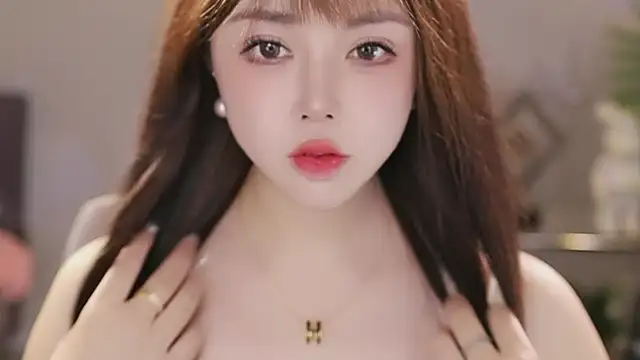 Qiaoqiao  online show from 02-25-26, 01:21