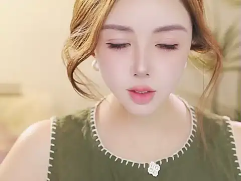 Snapshot of Qiaoqiao_ chatting on 05-11-26, 04:04 Qiaoqiao online show from 05-11-26, 04:04