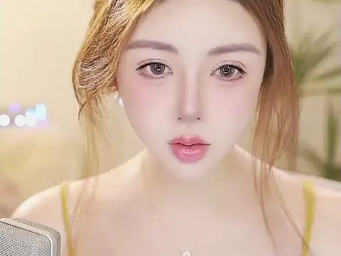 Qiaoqiao  online show from 05-18-26, 04:13