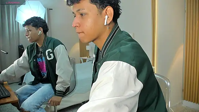 Snapshot of axel_ps chatting on 09-24-25, 04:27 axel ps online show from 09-24-25, 04:27