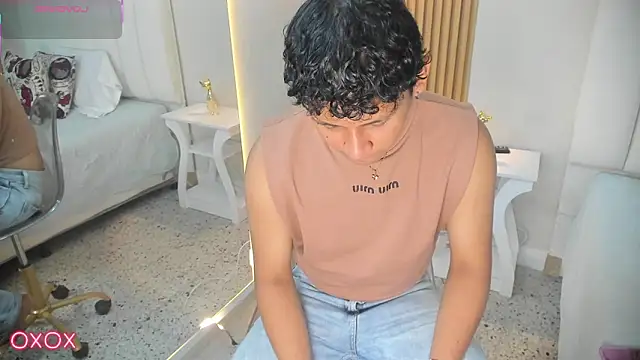 Snapshot of axel_ps chatting on 10-17-25, 03:53 axel ps online show from 10-17-25, 03:53