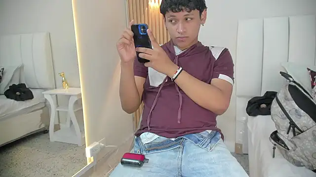 Snapshot of axel_ps chatting on 10-23-25, 04:12 axel ps online show from 10-23-25, 04:12