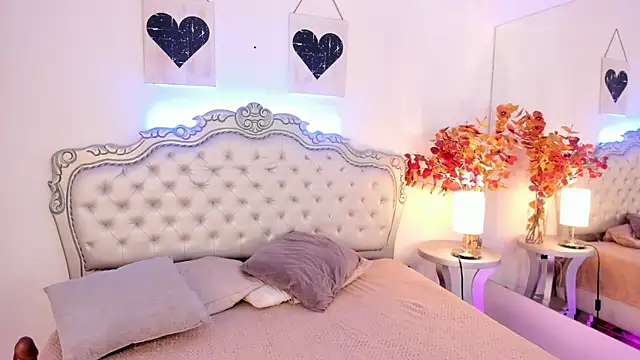 NiaColusi online show from 10-02-25, 08:16