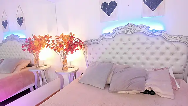 NiaColusi online show from 11-17-25, 06:57