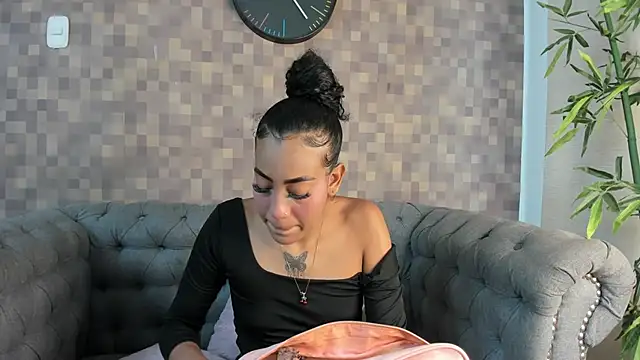 Snapshot of flavia_cruz chatting on 10-30-25, 07:25 flavia cruz online show from 10-30-25, 07:25