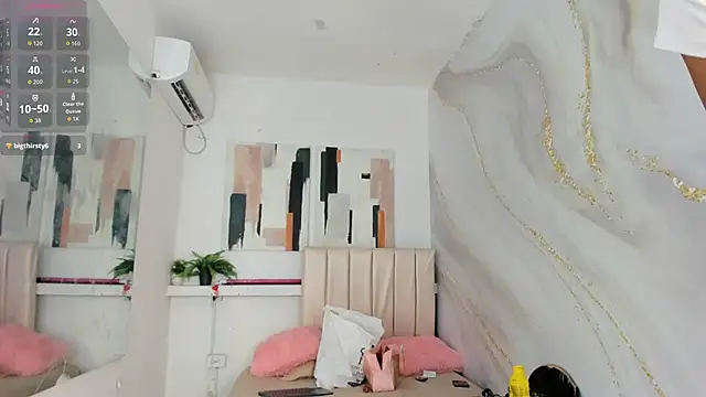 Snapshot of flavia_cruz chatting on 10-31-25, 07:37 flavia cruz online show from 10-31-25, 07:37