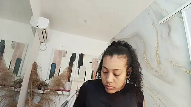 flavia cruz online show from 06-17-26, 12:29