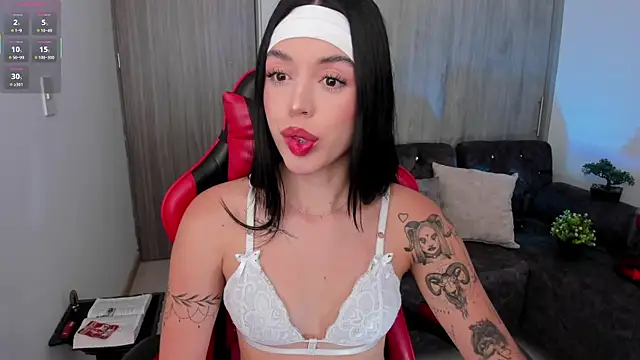 Snapshot of zoee_jackson chatting on 02-19-26, 05:20 zoee jackson online show from 02-19-26, 05:20