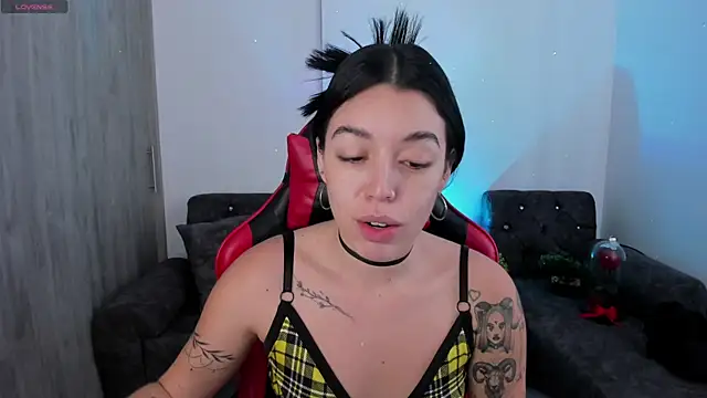 Snapshot of zoee_jackson chatting on 03-16-26, 08:35 zoee jackson online show from 03-16-26, 08:35