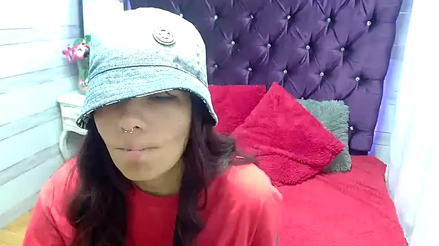 Snapshot of lorecherry chatting on 09-16-25, 04:19 lorecherry online show from 09-16-25, 04:19