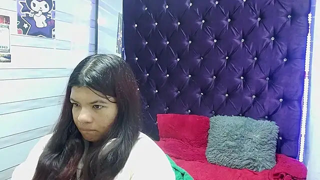 Snapshot of lorecherry chatting on 09-18-25, 05:15 lorecherry online show from 09-18-25, 05:15