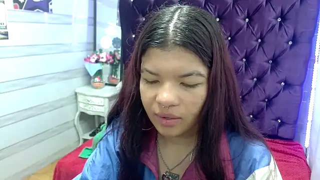 Snapshot of lorecherry chatting on 09-20-25, 03:46 lorecherry online show from 09-20-25, 03:46
