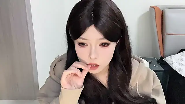 Q-ing online show from 02-24-25, 05:33