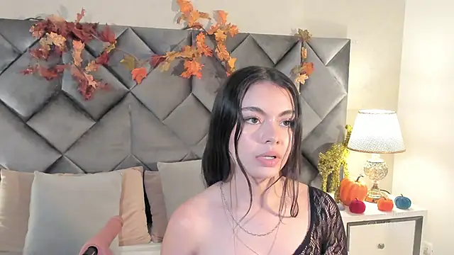 Luisa0110 online show from 10-28-25, 08:55