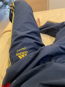 Snapshot of adidas-1995 chatting on 11-17-25, 05:02 adidas-1995 online show from 11-17-25, 05:02