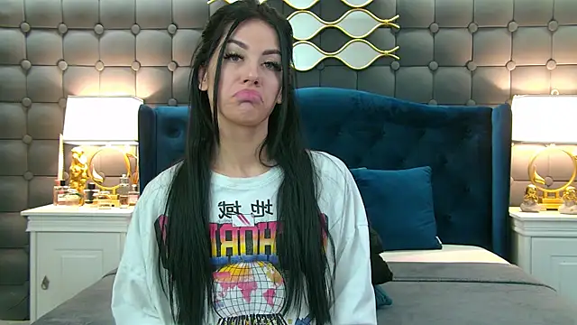 LeyaCass online show from 01-25-25, 04:34