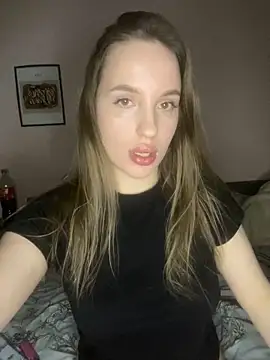 Snapshot of EdnaBradley chatting on 02-01-26, 06:39 EdnaBradley online show from 02-01-26, 06:39