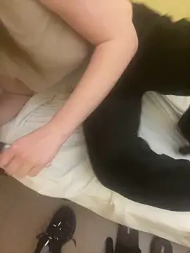 Snapshot of EdnaBradley chatting on 02-16-26, 12:51 EdnaBradley online show from 02-16-26, 12:51